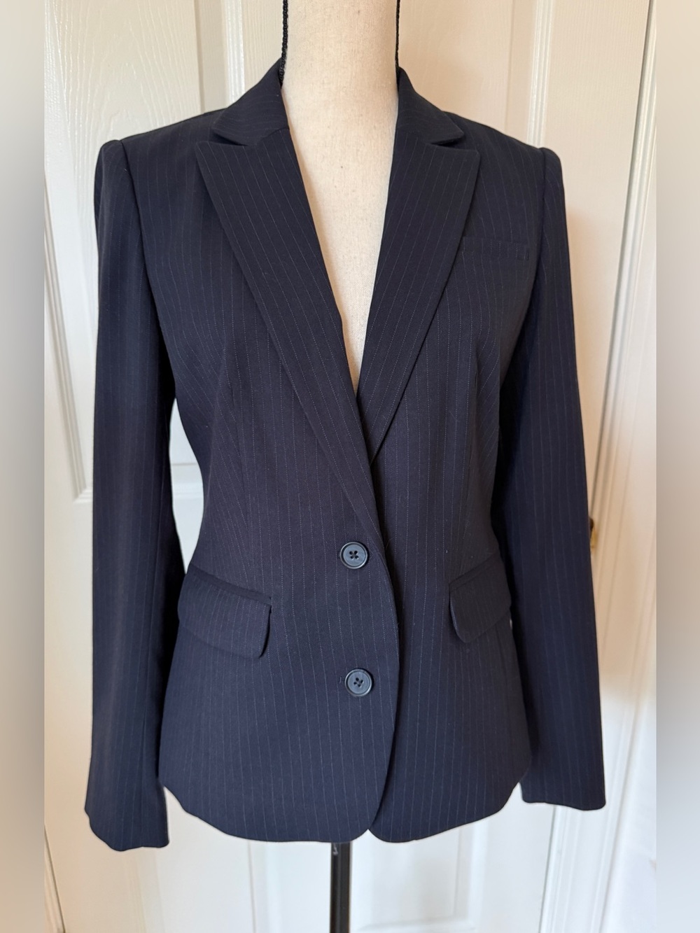Banana Republic Dark Navy Blue 2-Button Pinstripe Career Blazer Size 4 *MINT*